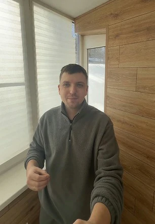 Стильная отделка балкона ламинатом